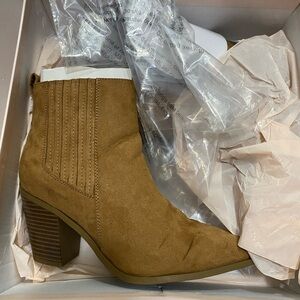 Heeled booties
